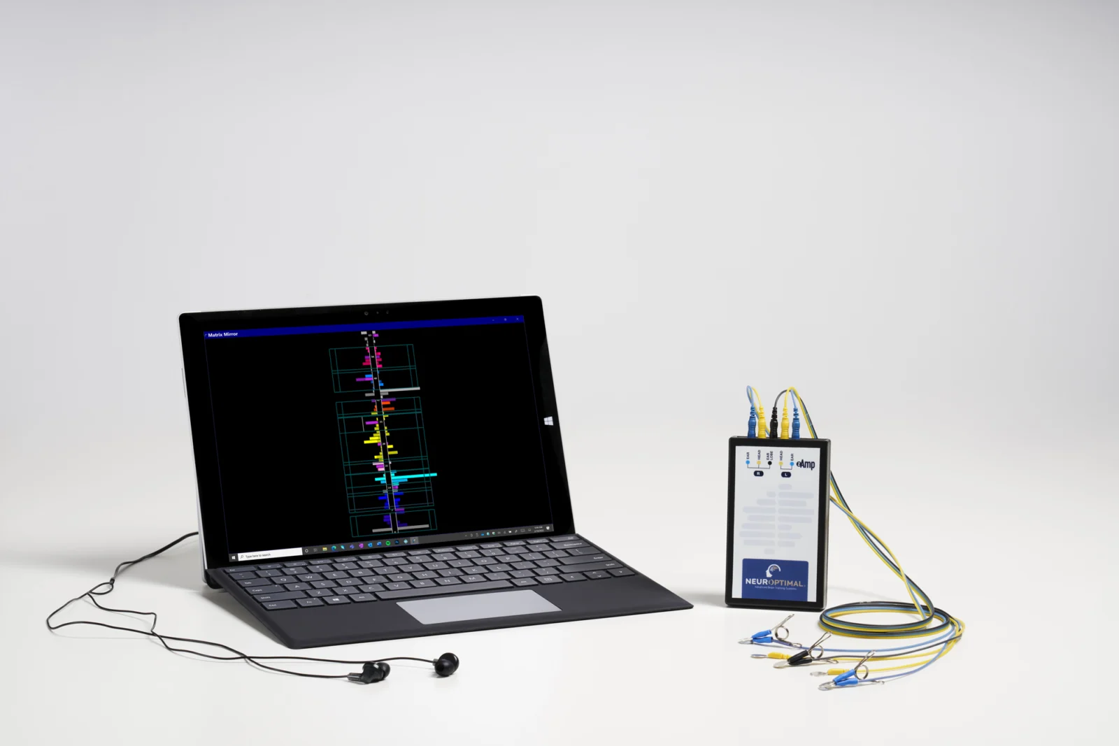 Le système NeurOptimal : ordinateur, amplificateur et capteurs